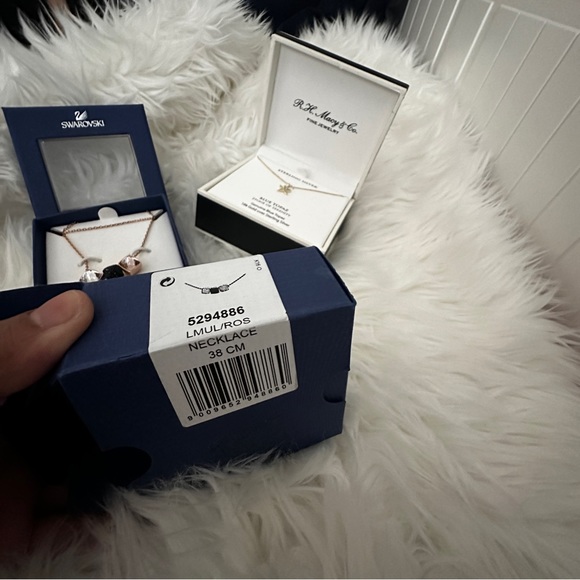 Swarovski Glance Rose Gold Necklace Sold Out - Picture 6 of 9